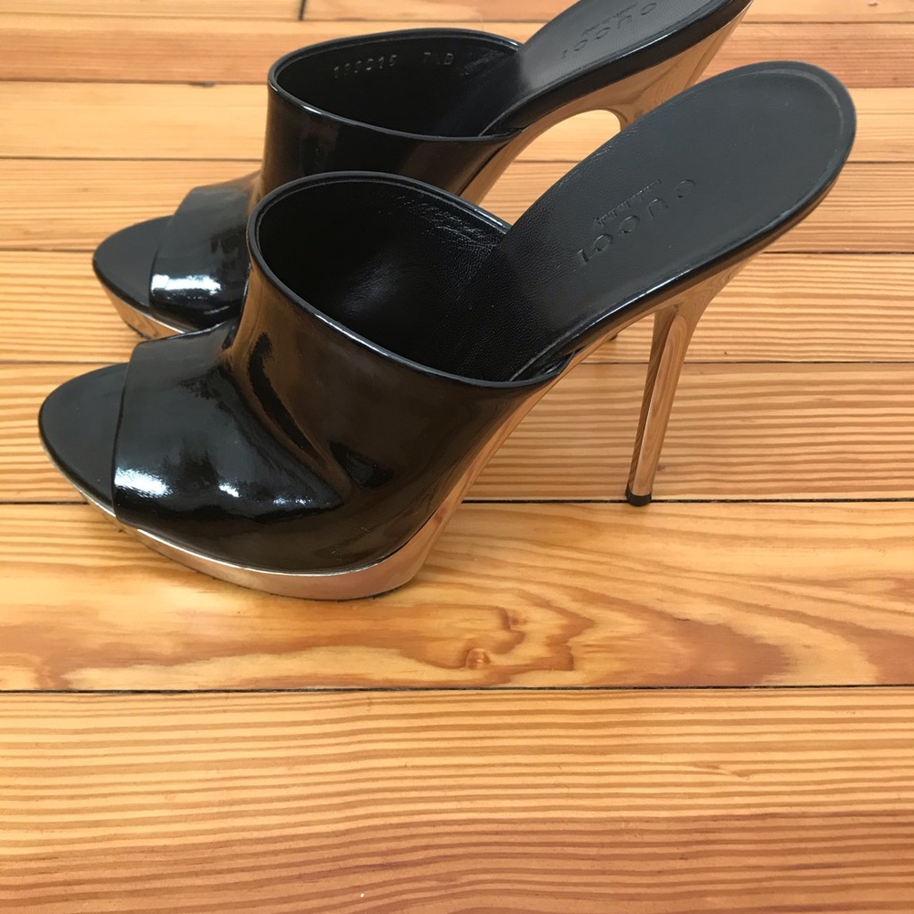 Gucci black paten leather mule size 37.5